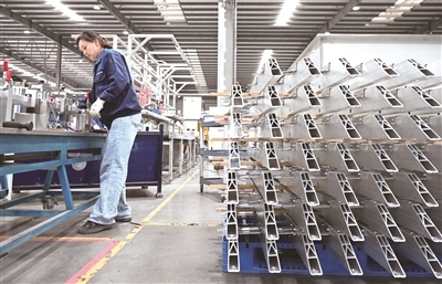 筑牢技术“护城河” 中国新能源汽车进阶全球创新高地